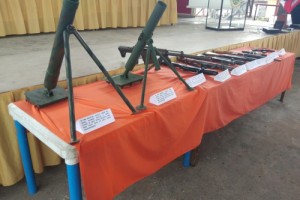 Maguindanao town execs turn over loose guns to Army